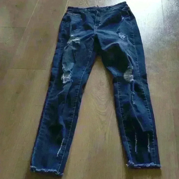 SHEIN Denim - SHEIN Ripped Jeans Stretchy  Size: L 8/10 #0049